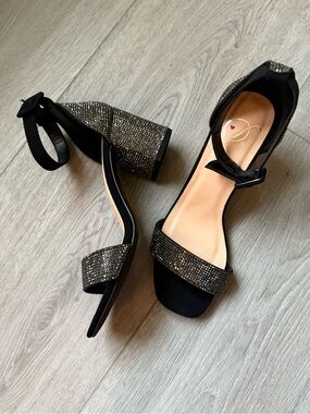 Delicious Brand Rhinestone low heels